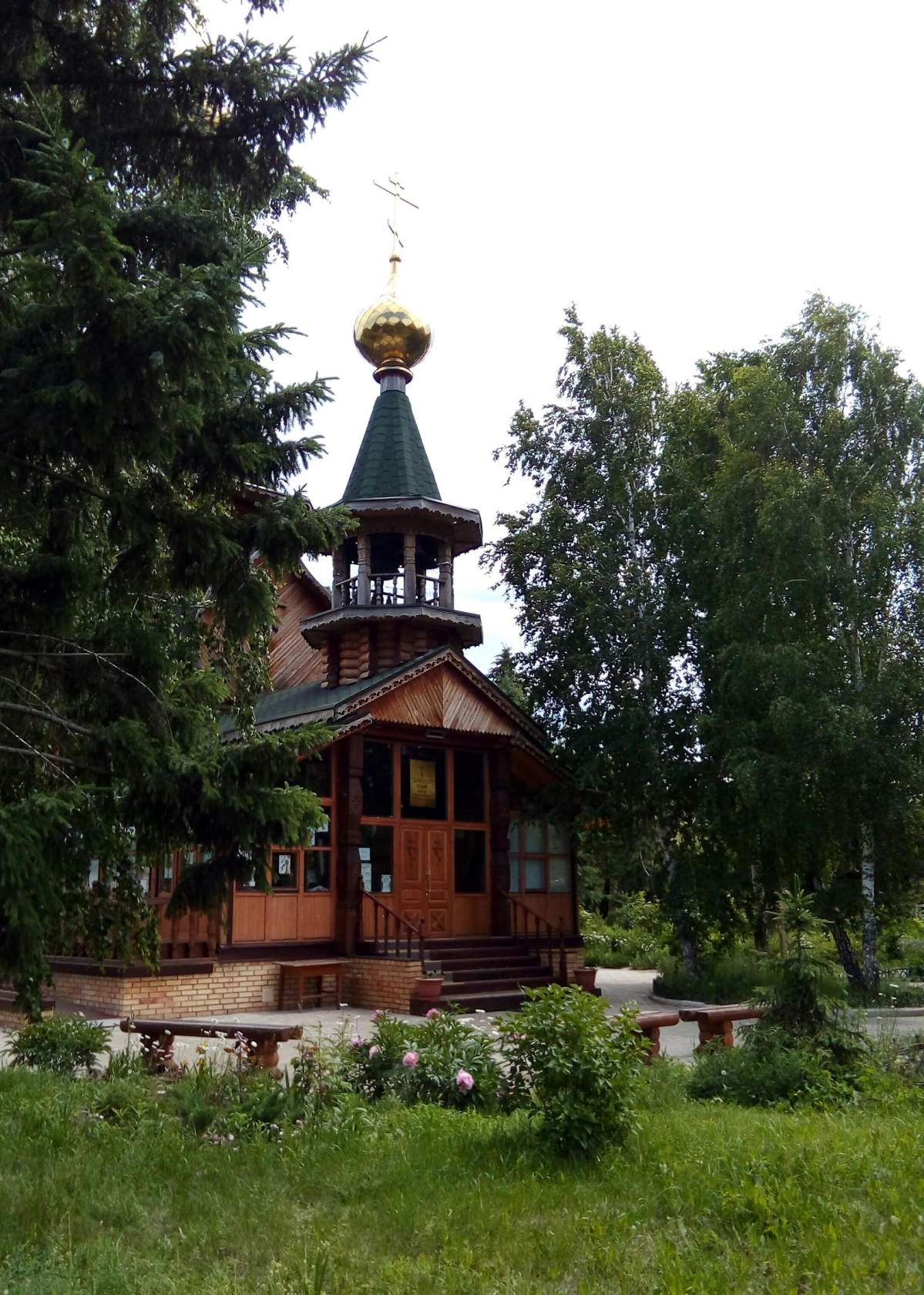 Храм святых Царственных Страстотерпцев поселка Новоомский.