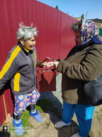 Стало доброй традицией в канун празднования Великой Победы поздравлять на дому ветеранов Великой Отечественной войны, тружеников тыла, сирот войны..