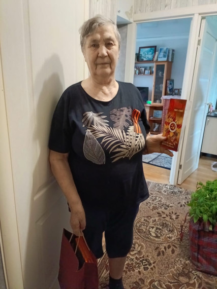 Стало доброй традицией в канун празднования Великой Победы поздравлять на дому ветеранов Великой Отечественной войны, тружеников тыла, сирот войны..